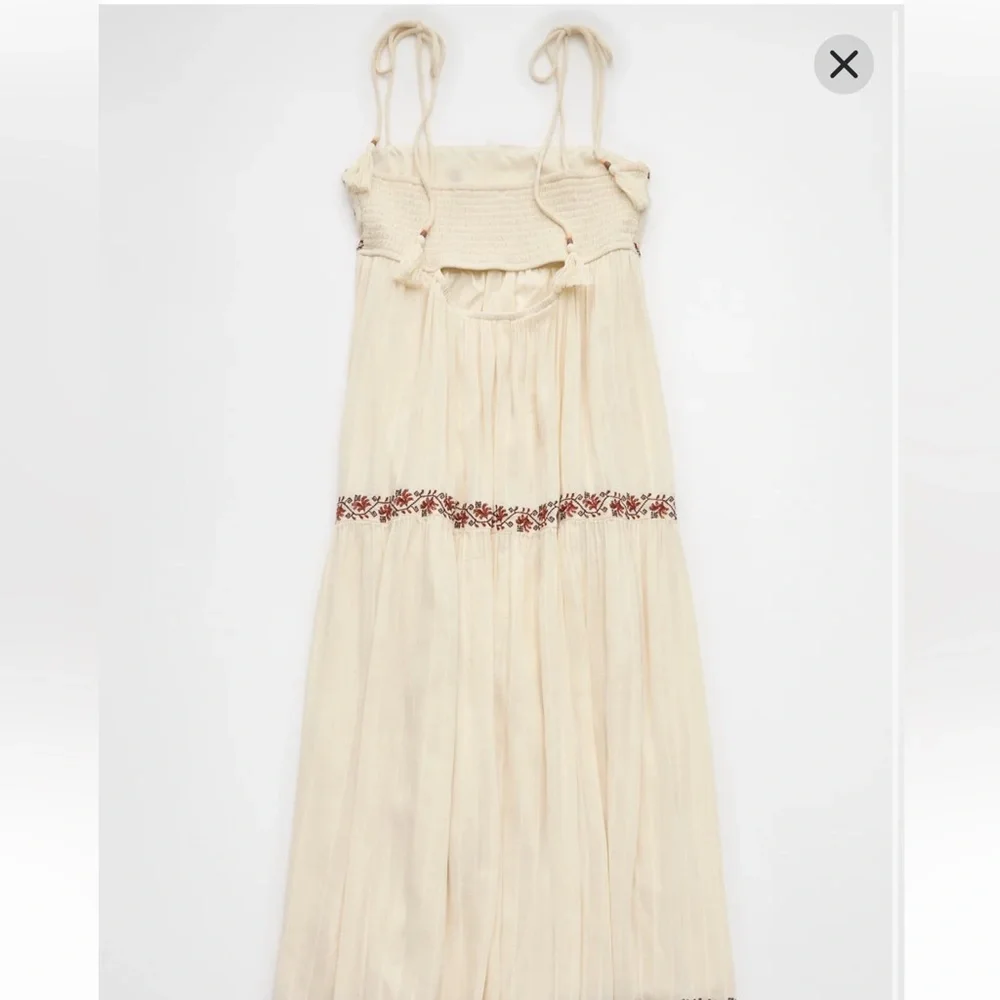 NWT AE Cream Boho Maxi Dress with Embroidered Trim - Picture 4 of 6